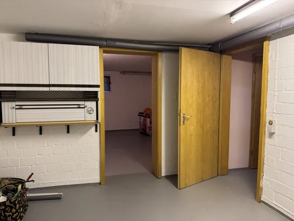 zwei weitere Kellerräume