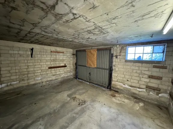 Garage im Keller
