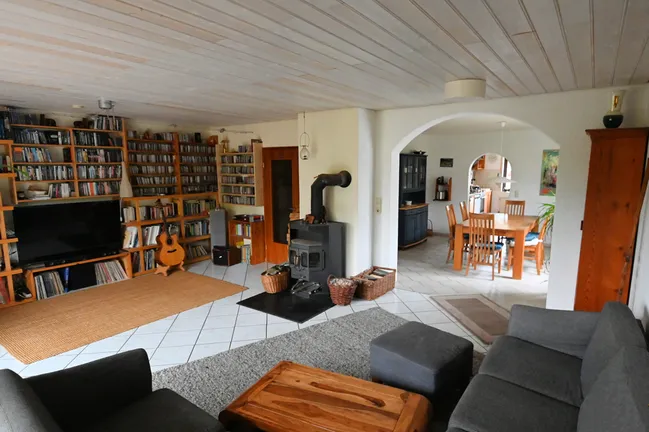 Wohnzimmer mit Kamin