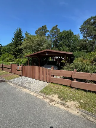 Carport und Zaun