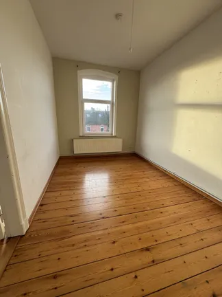 2. Zimmer zum Garten