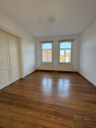 Zimmer zur Strasse