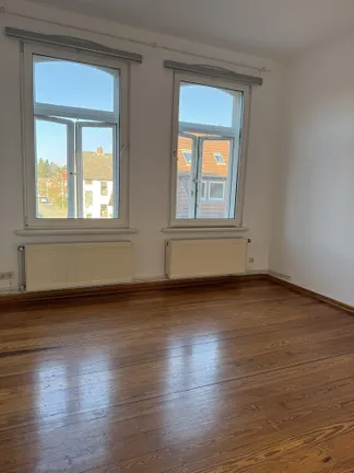 Zimmer zur Strasse