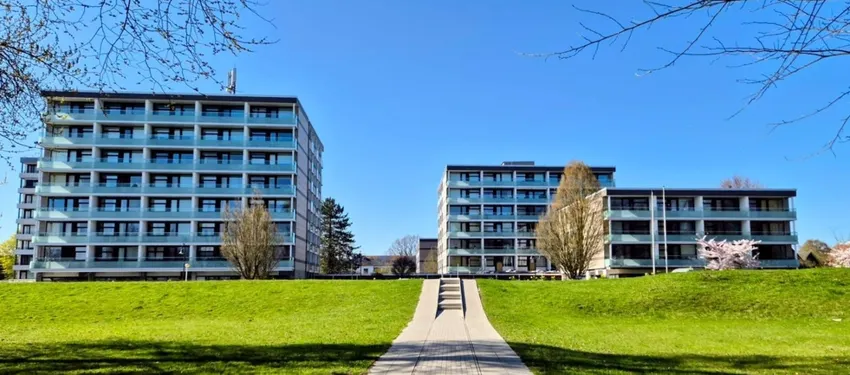 Ansicht der Wohnanlage vom Deich