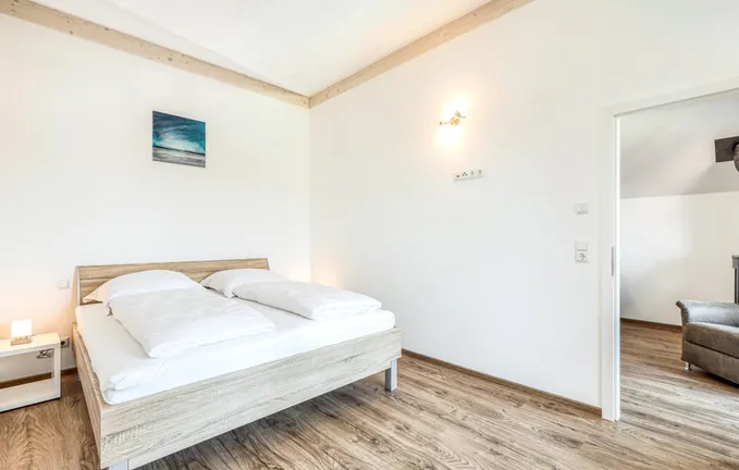 Eins von vier Schlafzimmer