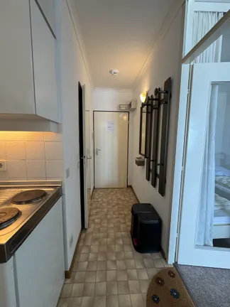Flur mit Pantry und Essecke
