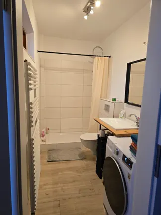 Badezimmer mit Waschmaschinenanschluss