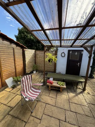 überdachte Terrasse