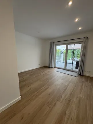 Schlafzimmer im OG mit Ausgang zurTerrasse