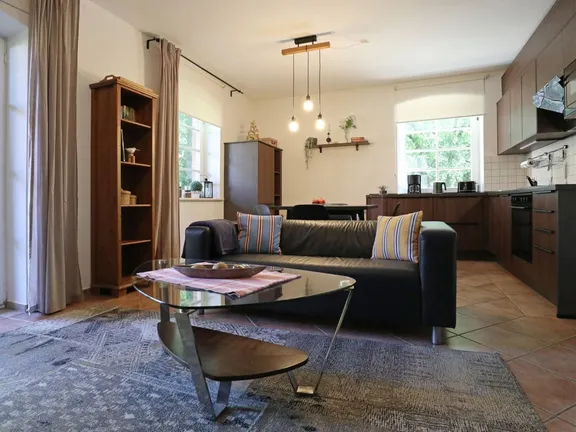 Wohnzimmer mit Küche