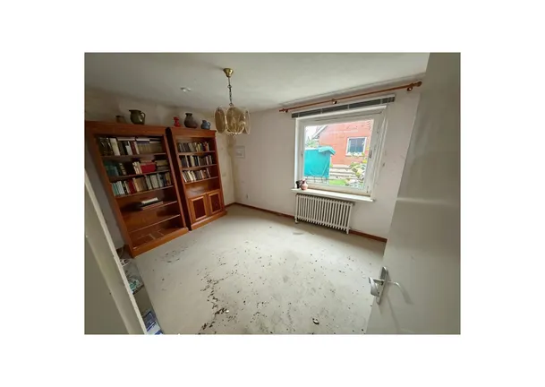 Arbeitszimmer - mit KI leergeräumt