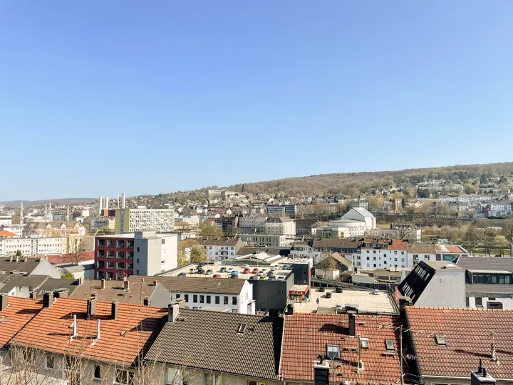 mit Blick über die Stadt