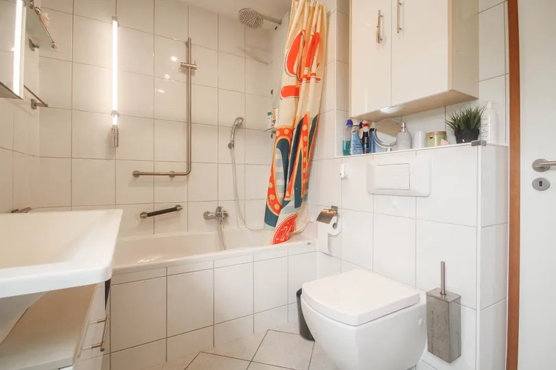 modernes Wannenbad