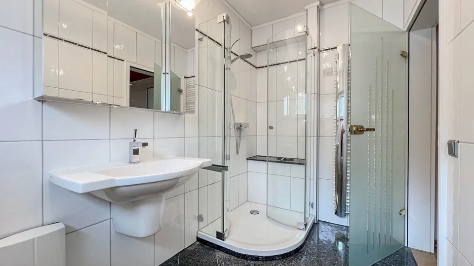 modernes Duschbad