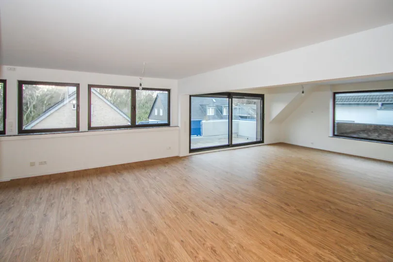 Heller Wohnraum mit 2 Terrassen