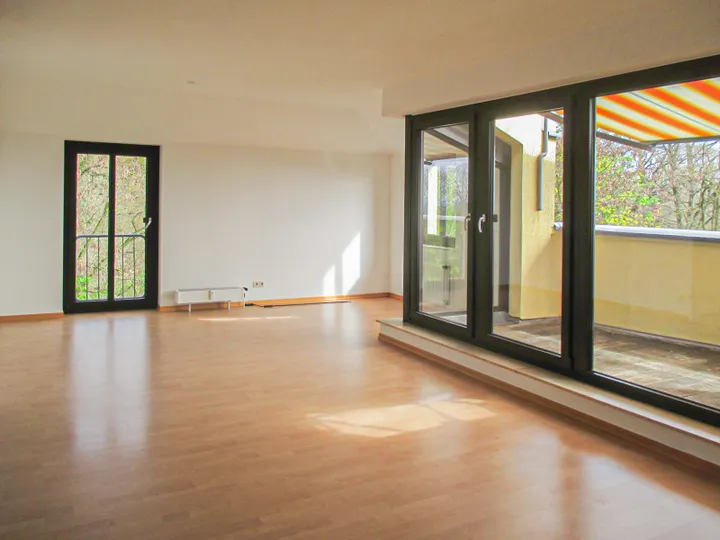 Wohnzi. mit Home-Office-Ecke