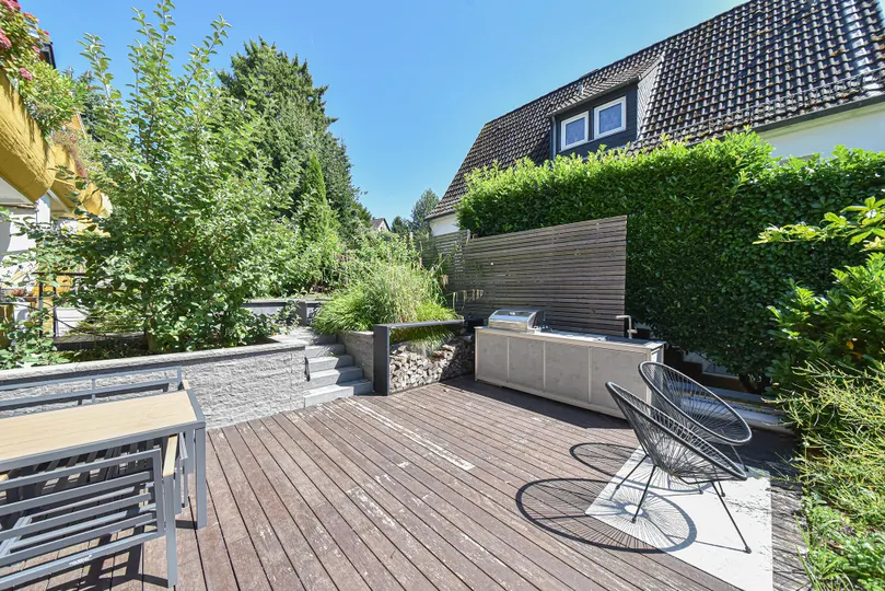Terrasse mit Outdoorküche