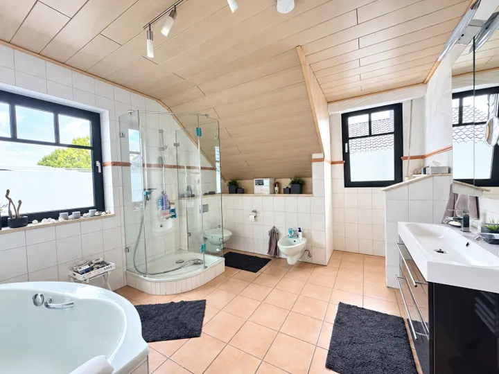 modernes Vollbad