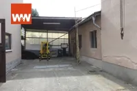 Zwischenraum mit Lastenkran