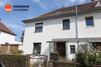 Straßenseite mit Eingang