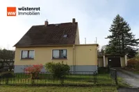 Gesamtansicht mit Zufahrt