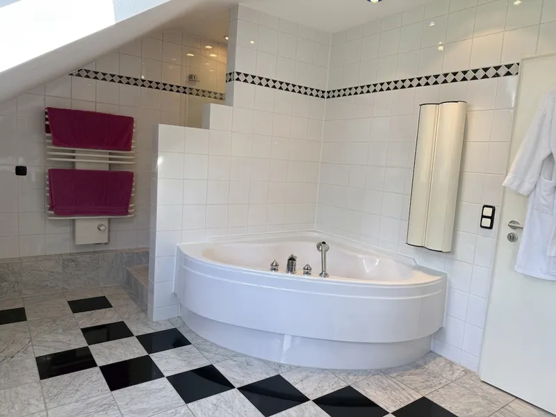 Elternbad Eckbadewanne
