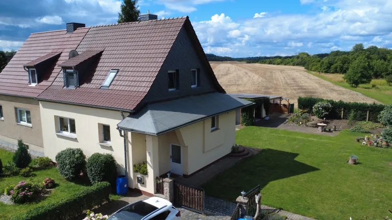 !RESERVIERT! Großzügige Doppelhaushälfte in Amesdorf – ideal für Familien oder mehrere Generationen!
