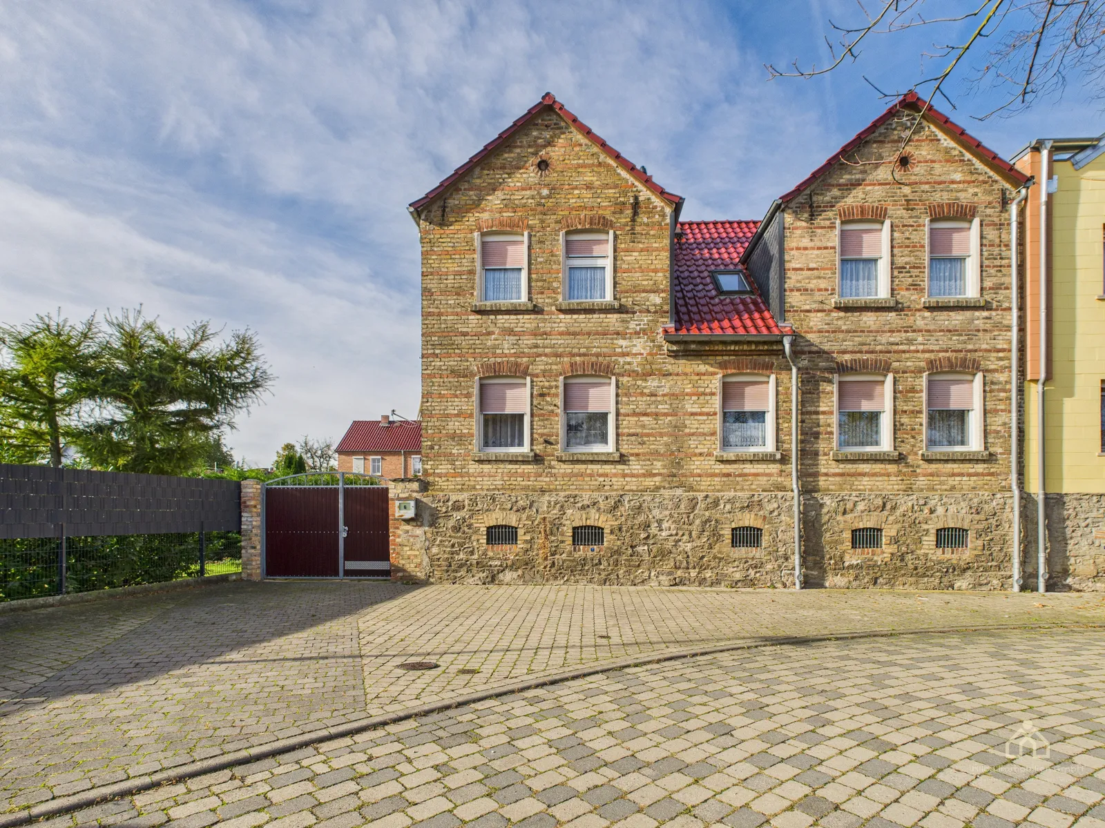 Wohnen am idyllischen Dorfteich &ndash; Platz f&uuml;r zwei Generationen
