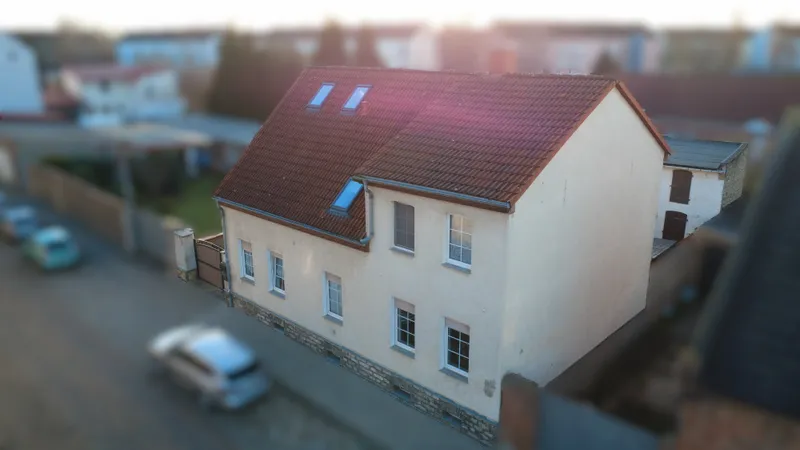 Zweifamilienhaus mit vielseitigen Nutzungsm&ouml;glichkeiten in L&ouml;derburg