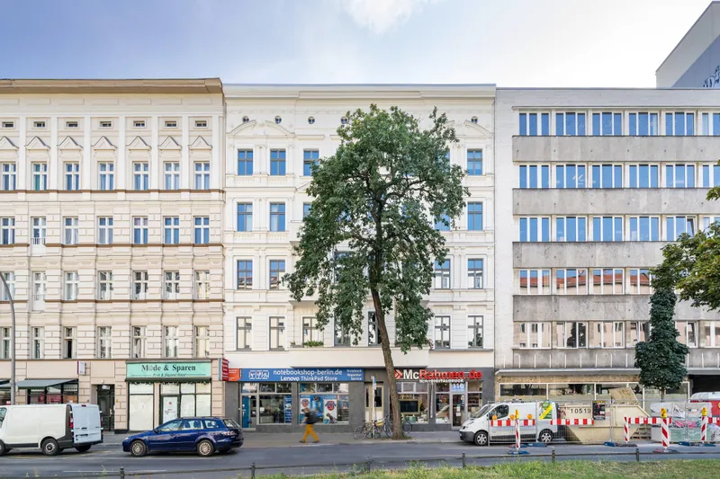 Zuhause gefunden – unsanierte 4-Zi.-Wohnung mit 2 Balkonen in Charlottenburg