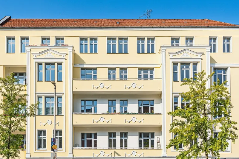 Investieren in Charlottenburg – vermietete 4-Zimmer-Altbauwohnung