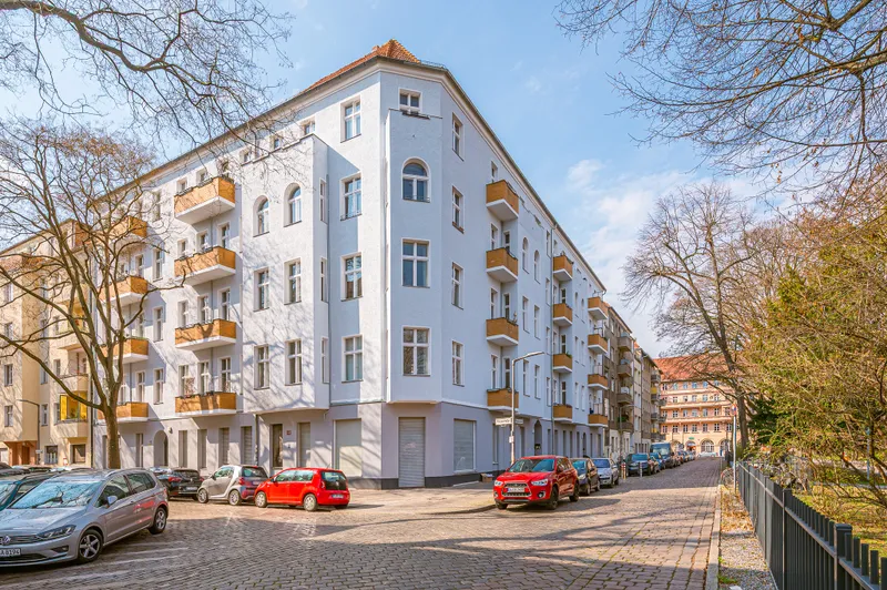 Direkt am Wildenbruchplatz – renovierte Erdgeschosswohnung mit 3 Zimmern und Keller