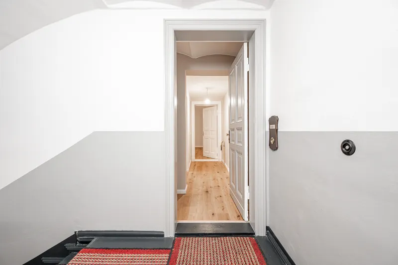 Zwischen Altbaucharme und Gro&szlig;stadtflair – 1-Raumwohnung mit Balkon im Prenzlauer Berg