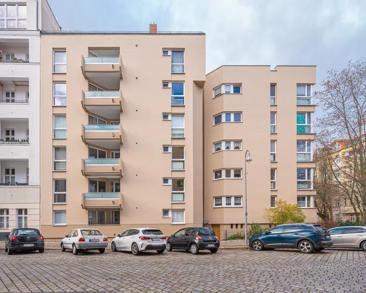 Projektentwicklung: Rohdachboden mit Baugenehmigung & Aufzug – ca. 100 m&sup2;