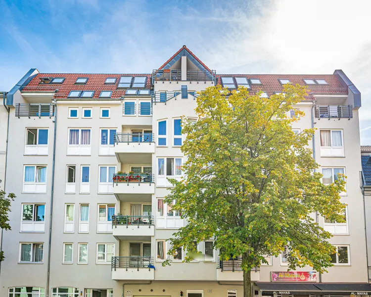 Helle 2-Zimmer-Wohnung mit Balkon, Aufzug & Tiefgarage &ndash; gepflegtes Wohnhaus