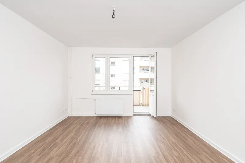 Sanierte 2-Zimmer-Wohnung im 4. OG &ndash; Bauhaus-inspirierte Architektur trifft moderne Ausstattung