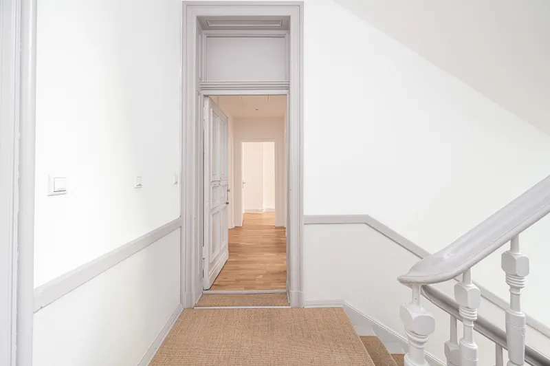 Freie Altbauwohnung nahe der Spree – 2 Zimmer und Balkon in Moabit