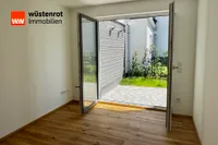 Zimmer 2 EG mit Zugang zur Ost-Terrasse