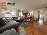 Wohnzimmer und offene Küche