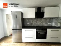 Küche mit Zugang zum Wohnzimmer