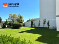 Grünanlage vor dem Haus