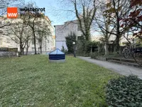 Grünfläche hinter dem Haus