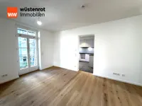 Blick auf den Balkon und die Küche