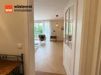 Flur mit Blick ins Wohnzimmer