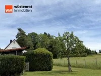 Gepflegtes Grundstück mit Altbestand Westseite