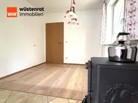 Gemütliches Esszimmer mit Kaminofen