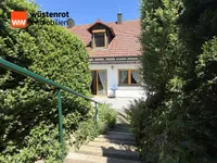 Zugang von den Stellplätzen zum Haus