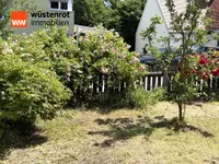 Großzügiger Vorgarten