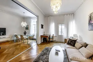 Schöne, hochwertige möblierte 4-Zimmer-Altbauwohnung mit Balkon in Schwabing