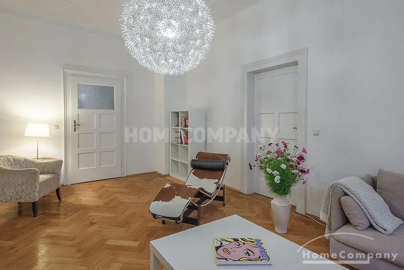 Exklusive 4-Zimmer-Altbauwohnung mit Balkon & Tiefgarage in Top-Lage